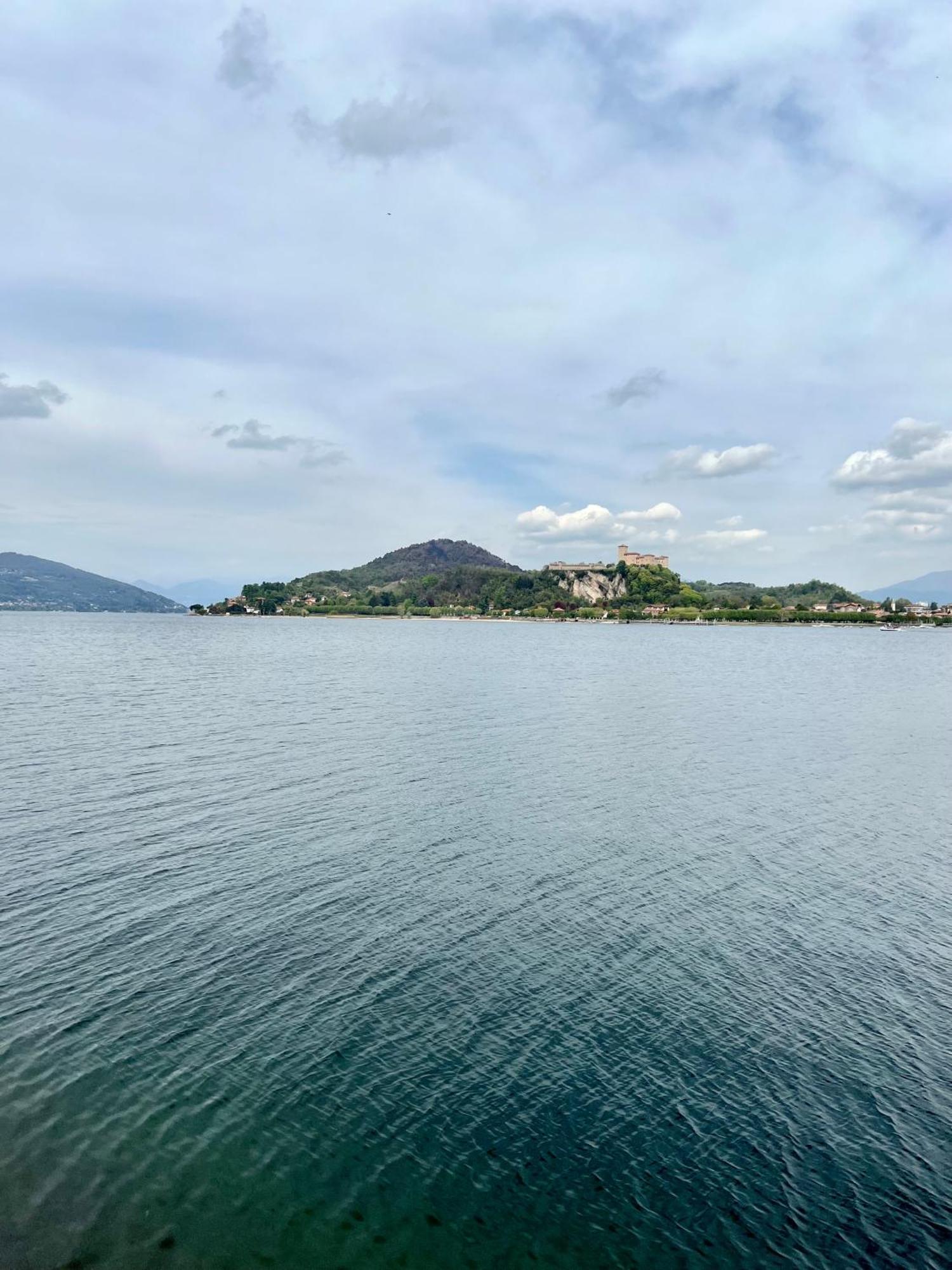 Casa Sul Lago Arona Exterior photo